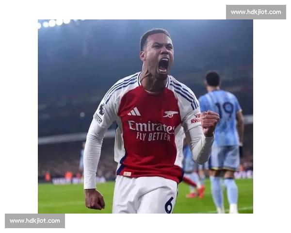 卡拉格力挺加布里埃尔：英超最具影响力的后防领袖